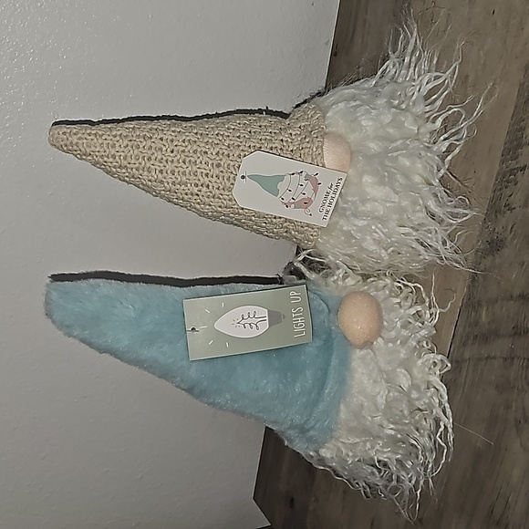 2 Light Up Gnomes - Picture 2 of 7